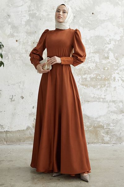 InStyle Satin-Kleid mit Reißverschluss am Ärmel – Hellbraun