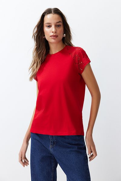 Trendyol Collection Piros normál/normál szabású hímzés, részletes Raglan ujjú kötött póló TWOSS24TS00201