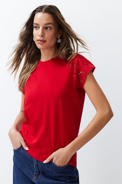 Trendyol Collection Piros normál/normál szabású hímzés, részletes Raglan ujjú kötött póló TWOSS24TS00201