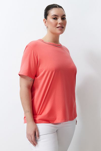 Trendyol Curve Rosa T-Shirt aus Baumwolle mit Schmucksteinen im Boyfriend-Schnitt - TBBSS24BF00042