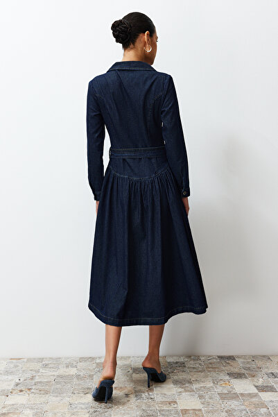 Trendyol Collection Σακάκι γιακά Maxi Τζιν Φόρεμα με Ζώνη - TWOSS24EL00776