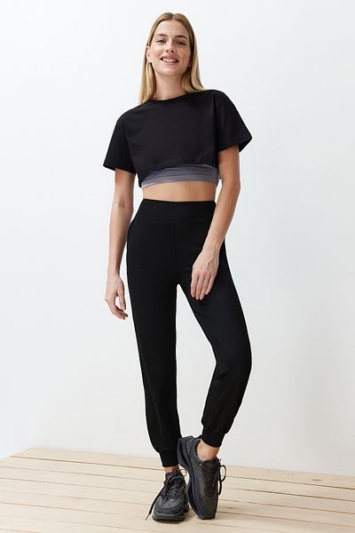 Trendyol Collection Gestrickte Sport-Jogginghose aus schwarzem Taucher-/Tauchstoffgewebe mit bequemer Passform THMSS24EA00001