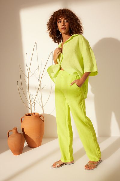 Trendyol Collection Gelbe Hose mit weitem Bein und hoher Taille aus 100 % Leinen TWOSS24JE00246