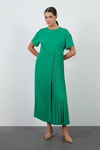 4G GIZIA Yandan Piliseli Arkadan Bağlama Detaylı Yeşil Yırtmaçlı Elbise