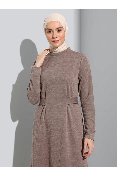 Benin Hijab-Kleid mit Taillenschnürung – Dunkles Nerz – Benin