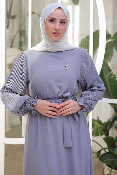 benguen 3979 Rochie cu broșă plisată pe brațe Gri