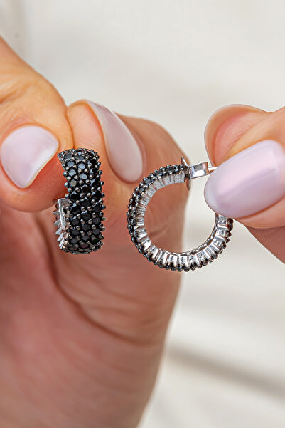 Nereze 925 Ayar Gümüş Rodyum Kaplama 3 Sıra Siyah Taşlı Yarım Tur Küpe