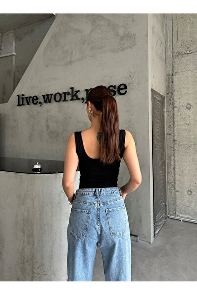 Laluvia Fekete ovális gallérú sportoló