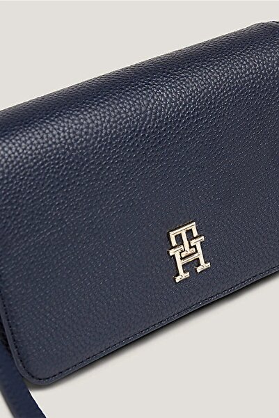 Tommy Hilfiger Kadın TH Emblem Flap Çapraz Çanta