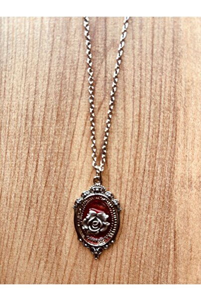 Metal Giyim Gül Detaylı Gotik Kırmızı Kolye