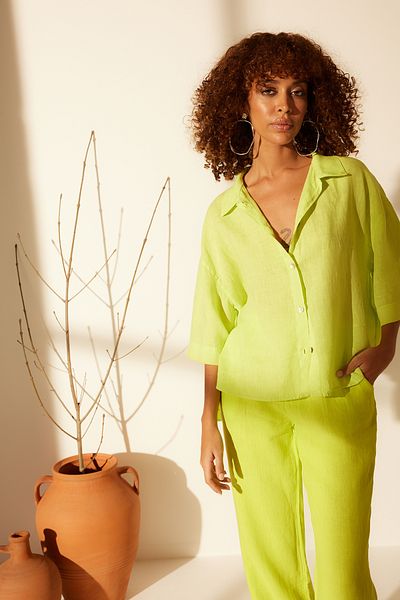 Trendyol Collection Gelbes Oversize-Hemd aus 100 % Leinen TWOSS24GO00122