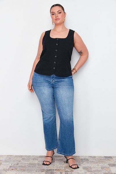 Trendyol Curve Schwarze Weste mit eckigem Kragen TBBSS24BH00001