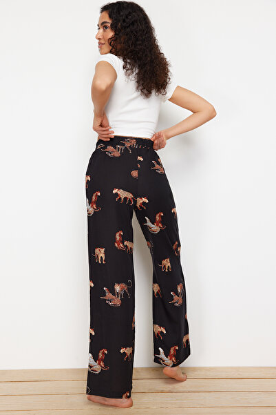 Trendyol Collection Černé pyžamové spodky s viskózovým vzorem THMSS24PJ00031