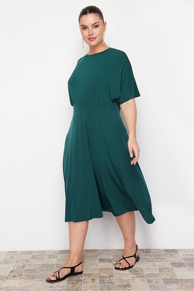 Trendyol Curve Smaragdově zelené midi pletené šaty TBBSS24AH00091