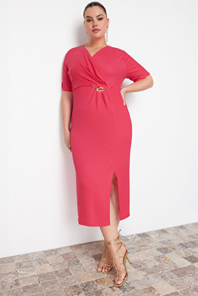 Trendyol Curve Φούξια Μίντι Πλεκτό Φόρεμα με Λεπτομέρεια αξεσουάρ TBBSS24AH00086