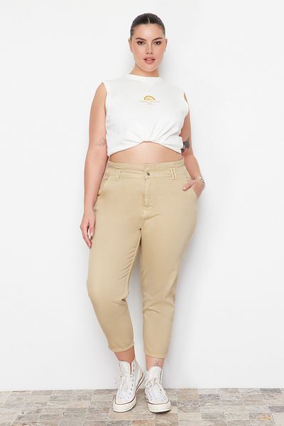 Trendyol Curve Beige Mom-Jeans mit hoher Taille und elastischem Bund TBBAW23CJ00037