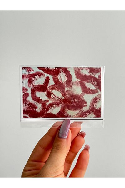 Planet Butik Kisses Card Covering Sticker