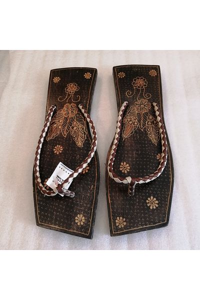 Butik Tülin صناعة يدوية أصلية للجنسين - ربطة عنق خشبية خفيفة، شريط بيج بني، شباشب، إندونيسيا