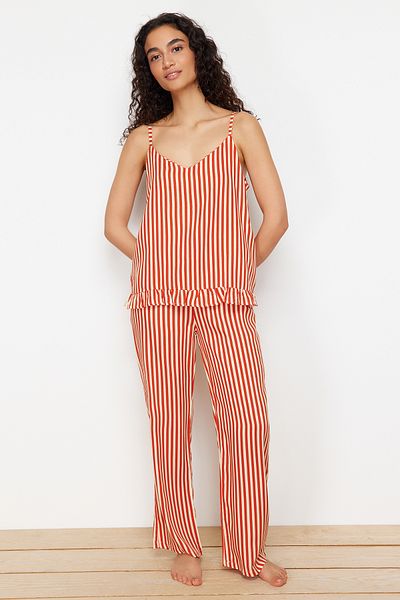 Trendyol Collection Orange-mehrfarbig gestreiftes Pyjama-Set aus Viskosegewebe mit Rüschendetail und Seilriemen THMSS24PT00298