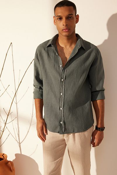 Trendyol Collection Premium-Hemd aus 100 % Leinen in Grau mit normaler Passform TMNSS24GO00058