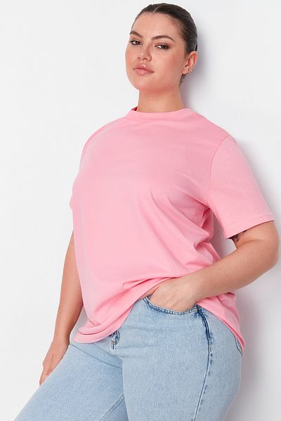 Trendyol Curve Różowa koszulka z prążkowanym wzorem Boyfriend - 100% bawełny, TBBSS23BF00019