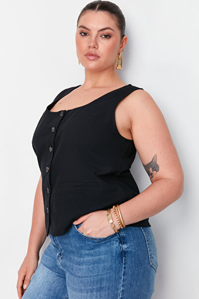 Trendyol Curve Černá čtvercová vesta s límcem TBBSS24BH00001