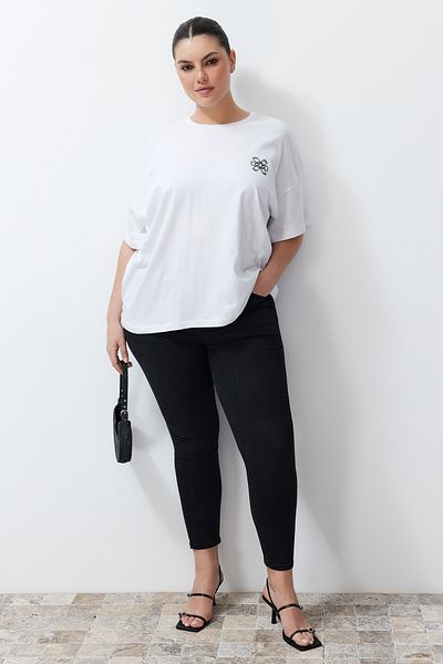 Trendyol Curve White Print Detailed Oversize Knitted T-shirt TBBSS24BF00013