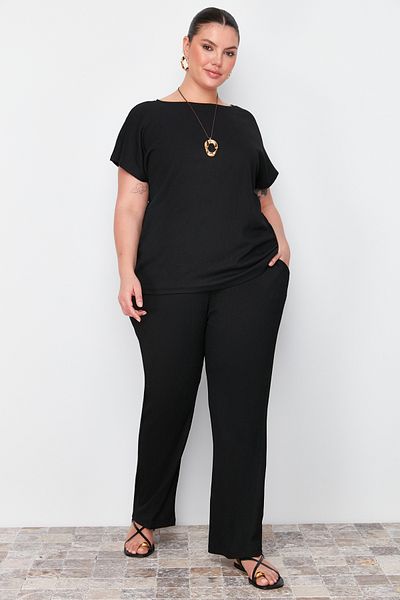 Trendyol Curve Schwarzes gestricktes Saison-Set aus T-Shirt und Hose - TBBSS24CP00003