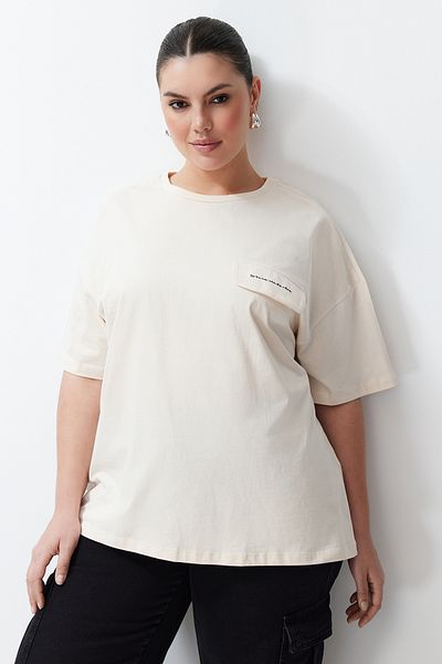 Trendyol Curve Übergroßes Strick-T-Shirt mit Stone-Taschenbezug-Detail TBSSS24BF00010