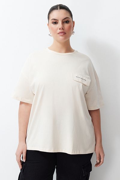 Trendyol Curve Übergroßes Strick-T-Shirt mit Stone-Taschenbezug-Detail TBSSS24BF00010