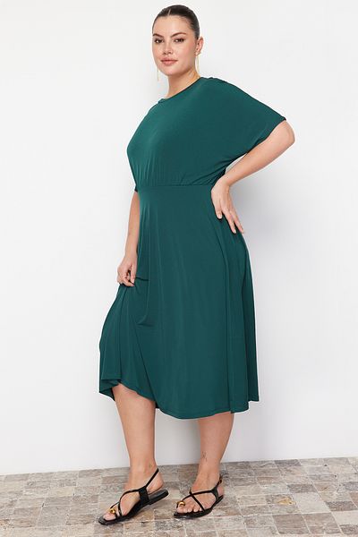 Trendyol Curve Smaragdově zelené midi pletené šaty TBBSS24AH00091