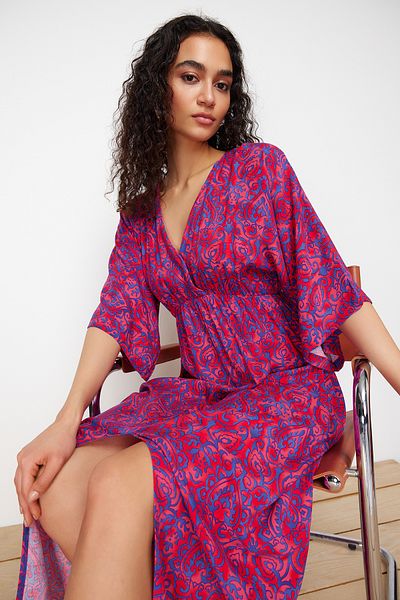 Trendyol Collection Fuchsiafarbenes A-Linien-Midikleid aus Webstoff mit Blumenmuster, Zweireiher-Kragen TWOSS24EL00913