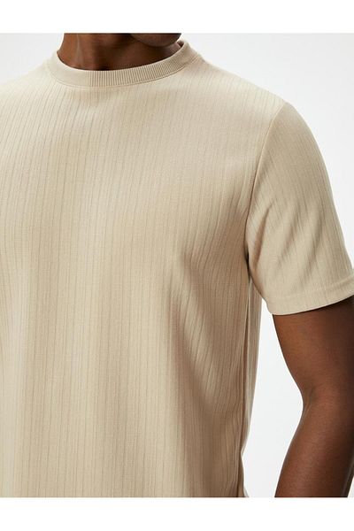 Koton T-Shirt mit Rundhalsausschnitt und kurzen Ärmeln, strukturiert