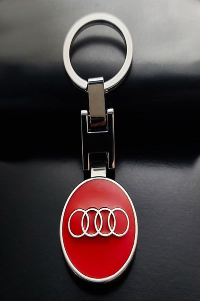 C9 Audi Red Vehicle Special Metal Two-Way Keychain