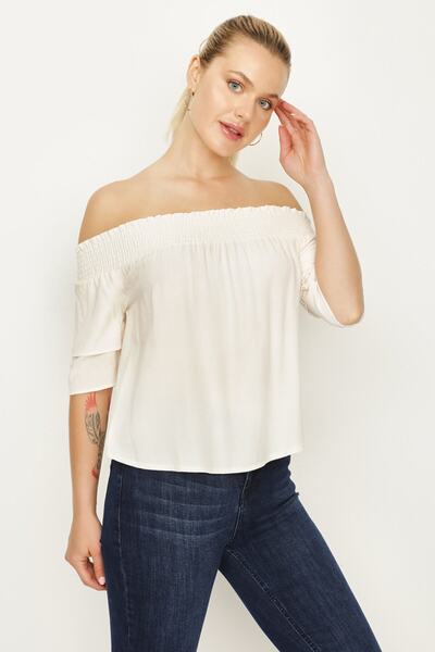 Select Moda Kadın Krem Carmen Yaka Bluz