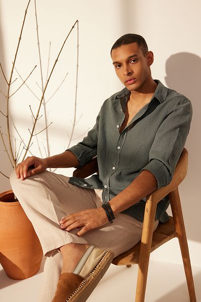 Trendyol Collection Premium-Hemd aus 100 % Leinen in Grau mit normaler Passform TMNSS24GO00058