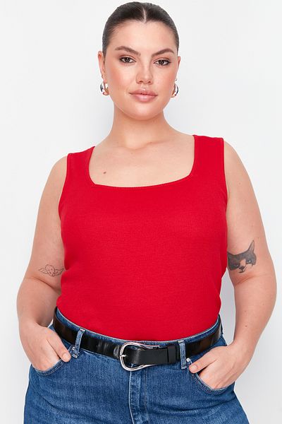 Trendyol Curve Roter Basic-Sportler mit geripptem, quadratischem Kragen, gestrickt, Übergröße, TBBSS22AL0011