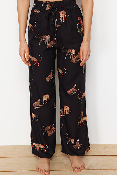 Trendyol Collection Černé pyžamové spodky s viskózovým vzorem THMSS24PJ00031