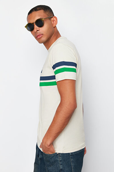 Trendyol Collection Főiskolai nyomott 100% pamut kő színű póló - normál szabású TMNSS20TS1836