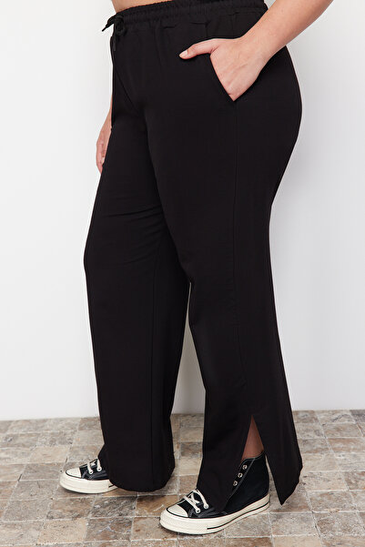 Trendyol Curve Velké černé tenké pletené tepláky - Detail rozparku Tbbaw24Aj00006