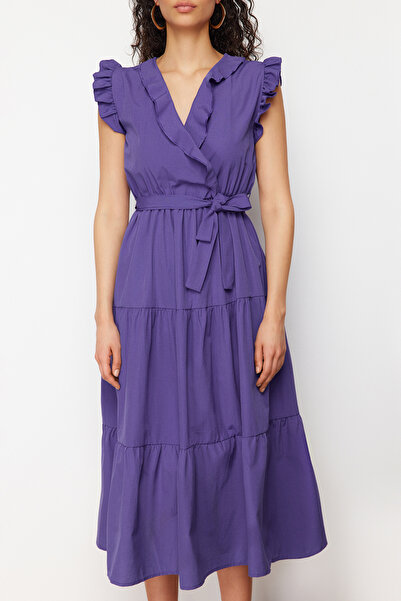 Trendyol Collection Fioletowa tkana sukienka midi w kształcie litery A z paskiem i kołnierzykiem dwurzędowym TWOSS24EL00914