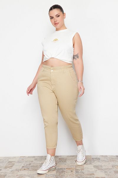 Trendyol Curve Beige Mom-Jeans mit hoher Taille und elastischem Bund TBBAW23CJ00037
