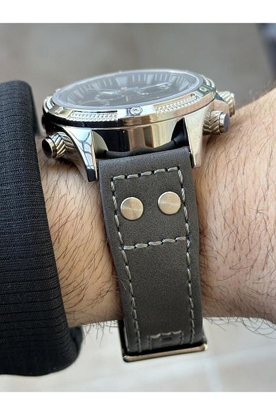 Naviforce NEW MODEL NAVIFORCE SPORTS AND STYLISH USE ADAPTIVE LIGHTING MEN'S WRISTWATCH