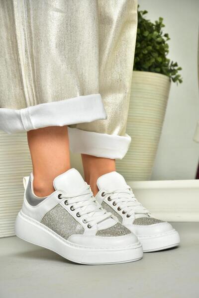 Fox Shoes S820085409 Білі жіночі кросівки з камінцями