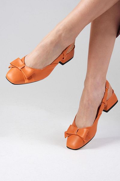 Mio Gusto Billie Orangefarbene Damenschuhe mit niedrigem Absatz und offenem Rücken und Schleife