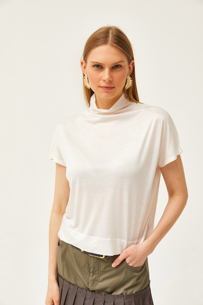 Olalook Γυναικεία ρέουσα μπλούζα με γιακά με λευκή βάση BLZ-19002579