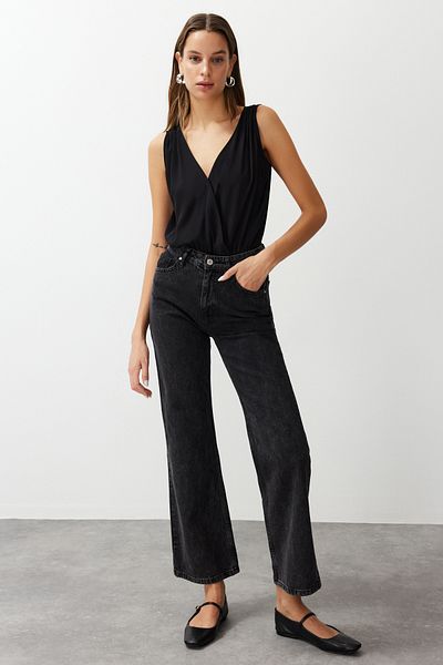Trendyol Collection Czarne dżinsy z szeroką nogawką i wysokim stanem TWOAW24JE00157