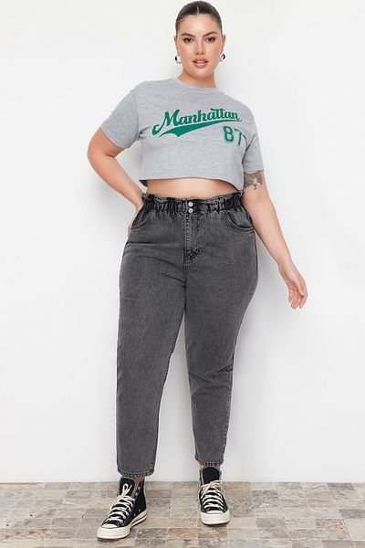Trendyol Curve Graue Mom-Jeans mit hoher Taille und elastischem Bund TBBAW23JE00002