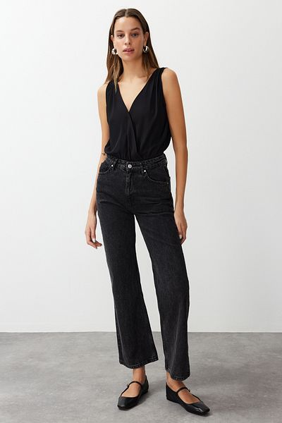 Trendyol Collection Czarne dżinsy z szeroką nogawką i wysokim stanem TWOAW24JE00157