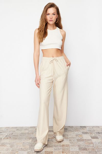 Trendyol Collection Beige, dick gestreifte Stretchhose mit geradem Schnitt TWOSS24PL00072